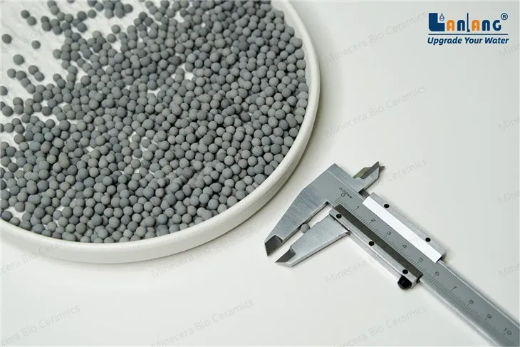 Liathróid Bithcheirmeacha Gearmáiniam Minecera